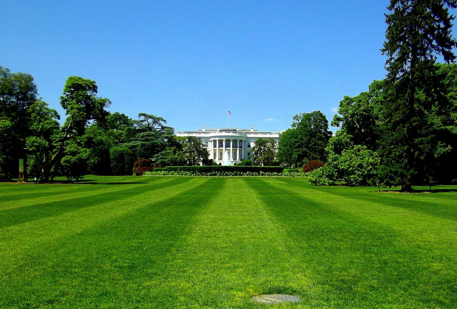 Exterior of White House and lawn.